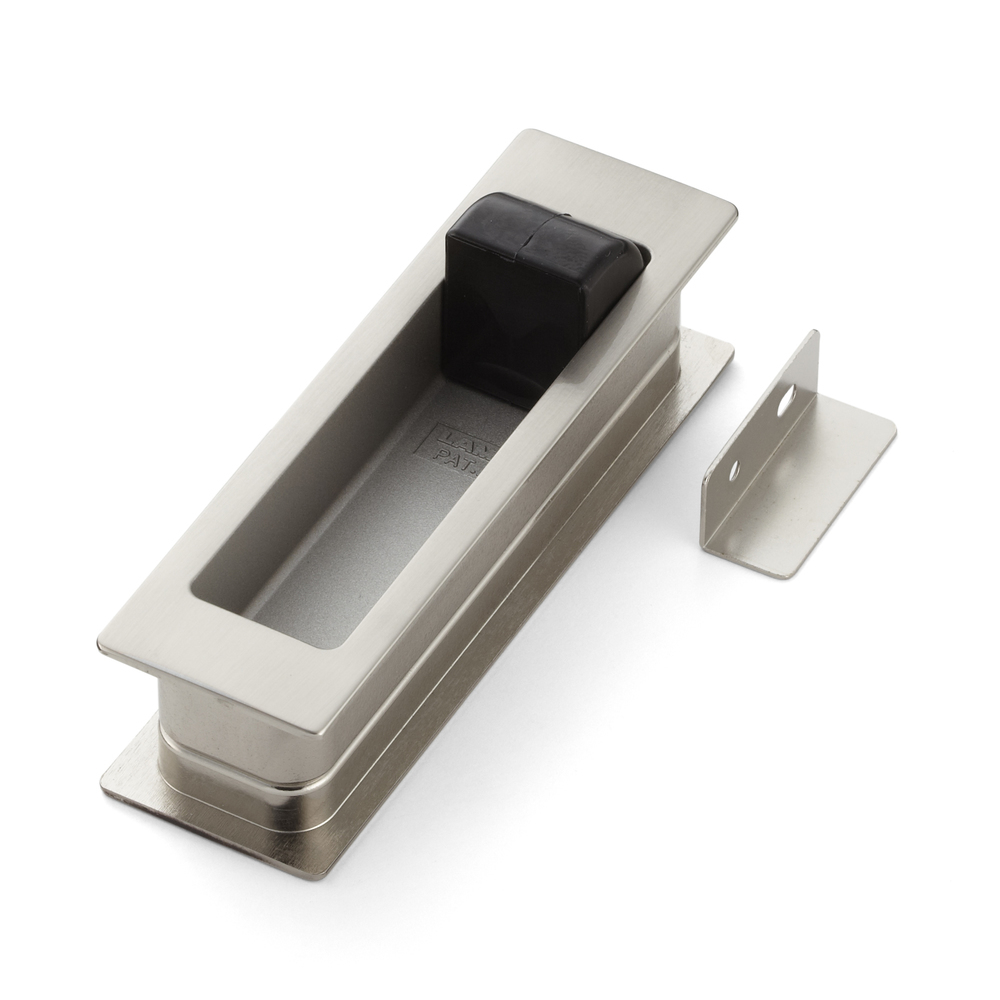 Inlaatgreep van zinklegering met geïntegreerde uitklapbare deurstop, afwerking: vernikkeld, satijn mat, 135 mm (5,4") HH-P135SN. Inlaatgreep HH-P135SN met bumperstop voor schuifdeur, van Sugatsune / LAMP® (Japan)