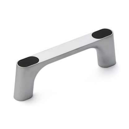 Hoogwaardige massieve zinklegering (ZDC) handgreep, verchroomd, satijn mat met zwarte afdekkappen, 125 mm (5") KMH-100-BL. Machinehandgreep KMH-100-BL voor industriële kast, productie-installatie, machinebouw, door Sugatsune / LAMP® (Japan)