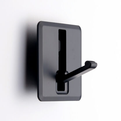 Hoogwaardige haak met vierkante veer voor uitsparing, oppervlak: zwart, mat satijn, 64 mm (2,6"), NF-K64-BL. Vierkante vouwhaak met automatische sluiting, voor tinyhouse, camper, jacht en nog veel meer, van Sugatsune / LAMP® (Japan)