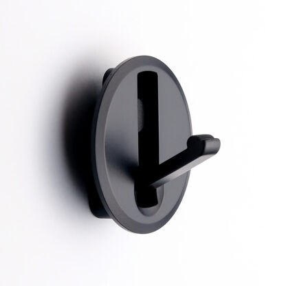 Hoogwaardige ronde haak met veerscharnier voor uitsparing, oppervlak: zwart, mat zijdeschijn, 52 mm (2,1"), NF-R52-BL. Ronde vouwhaak met automatische sluiting, voor tinyhouse, camper, caravan, jacht, trein, bus en nog veel meer, van Sugatsune / LAMP® (Ja